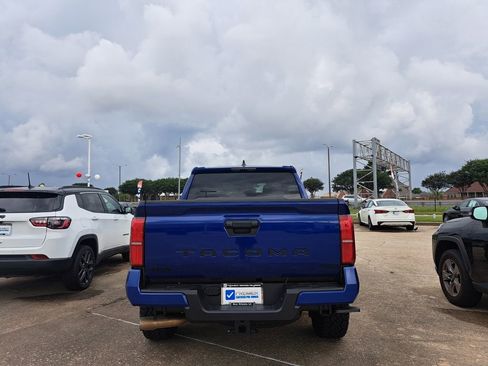 Used 2025 Toyota Tacoma TRD Sport AWD/4WD image 5
