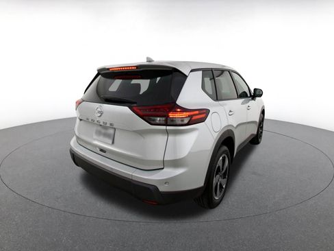 Used 2025 Nissan Rogue SV FWD image 9