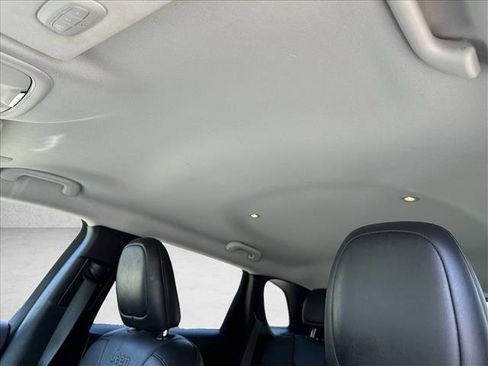 Used 2023 Jeep Cherokee Altitude Lux image 21