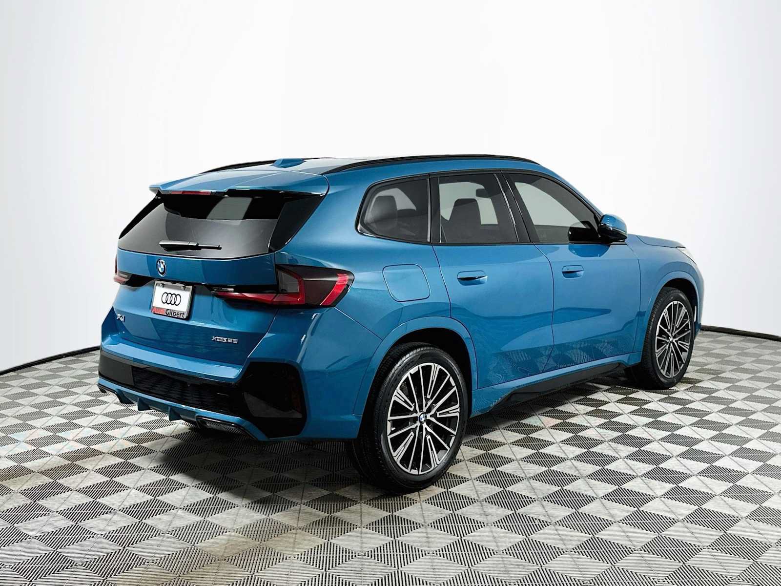 Used 2025 BMW X1 xDrive28i w/ M Sport Package AWD/4WD image 7