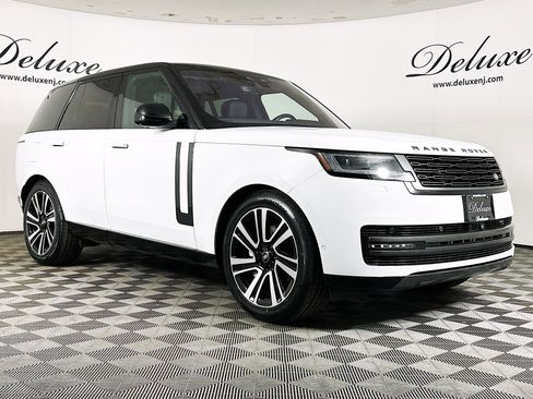 Used 2023 Land Rover Range Rover SE image 1