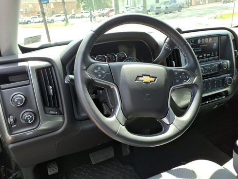 Used 2018 Chevrolet Silverado 1500 LT w/ LT Convenience Package AWD/4WD image 11