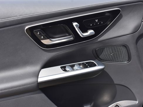 Used 2023 Mercedes-Benz GLC 300 4MATIC image 14