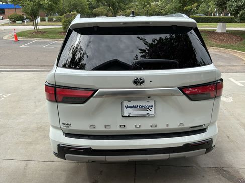 Used 2025 Toyota Sequoia Capstone AWD/4WD image 9