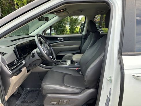 Used 2026 Kia Carnival FWD image 29