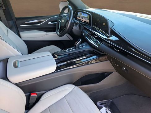 Certified 2023 Cadillac Escalade Sport w/ LPO, ONYX Package image 32