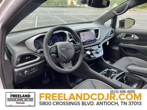 New 2026 Chrysler Pacifica Limited w/ S Appearance Package image 10