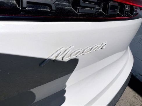 Certified 2023 Porsche Macan AWD/4WD image 33