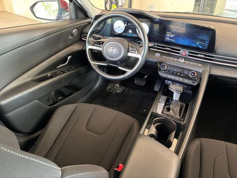 Used 2025 Hyundai Elantra SEL FWD image 35