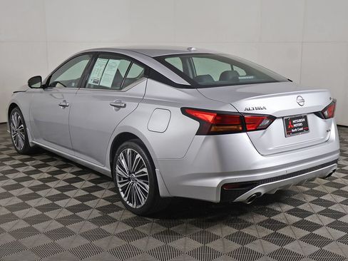 Used 2024 Nissan Altima 2.5 SL AWD/4WD image 11
