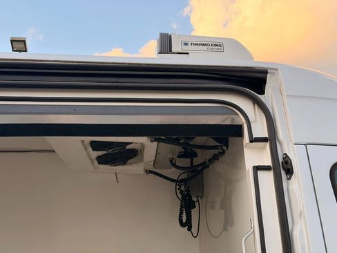 Used 2018 Mercedes-Benz Sprinter 2500 image 9