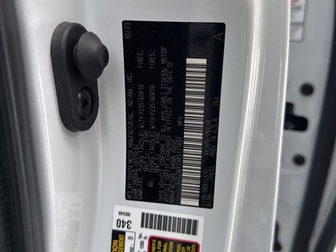 Used 2024 Toyota Sienna Limited image 26