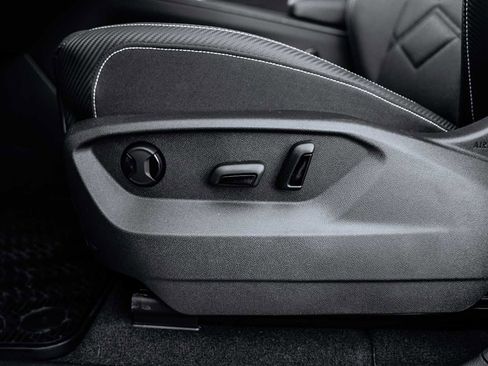 New 2026 Volkswagen Atlas Cross Sport SE image 18