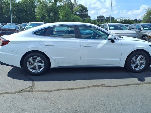 Used 2023 Hyundai Sonata SE w/ Preferred Accessory Package FWD image 4