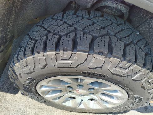 Used 2018 GMC Sierra 1500 SLE w/ SLE Value Package AWD/4WD image 8