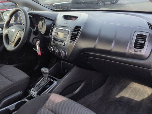 Used 2017 Kia Forte LX image 29