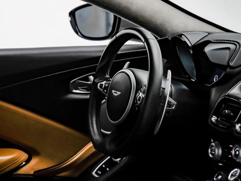 Used 2020 Aston Martin V8 Vantage Coupe image 42