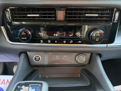 Used 2021 Nissan Rogue SV image 21