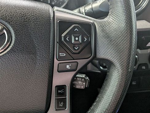 Used 2022 Toyota Tacoma TRD Off-Road AWD/4WD image 20