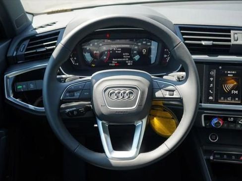 New 2025 Audi Q3 2.0T Premium image 9