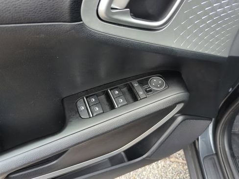 Used 2024 Kia Soul LX w/ Option Group 015 FWD image 18