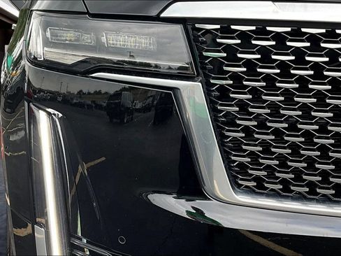 Used 2021 Cadillac Escalade Premium Luxury AWD/4WD image 32