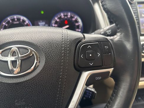 Used 2016 Toyota Highlander LE image 18