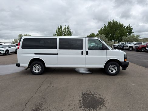 Used 2022 Chevrolet Express 3500 LS RWD image 8