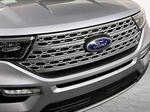 Used 2023 Ford Explorer Limited w/ Equipment Group 301A AWD/4WD image 31