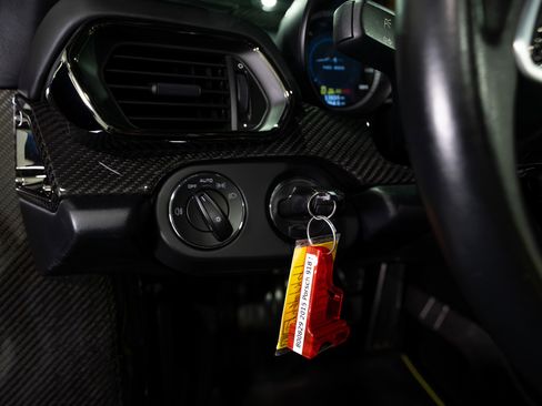 Used 2015 Porsche 918 Spyder image 32