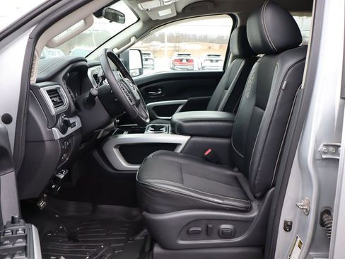 Used 2018 Nissan Titan PRO-4X image 11