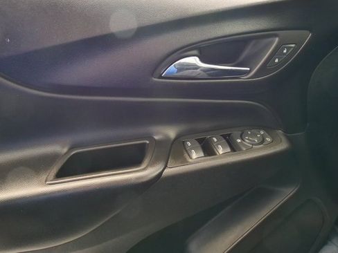 Used 2023 Chevrolet Equinox LT image 28