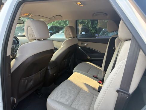 Used 2018 Hyundai Santa Fe SE AWD/4WD image 6