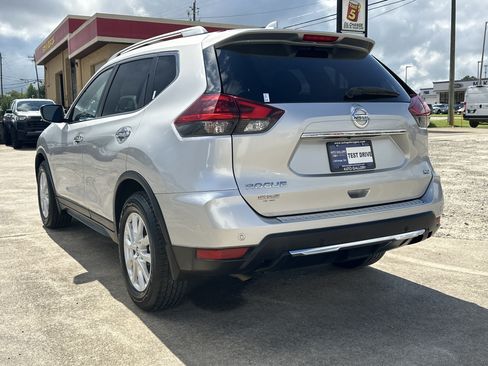 Used 2020 Nissan Rogue SV FWD image 11