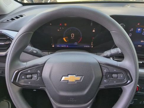 Used 2025 Chevrolet TrailBlazer LT AWD/4WD image 29