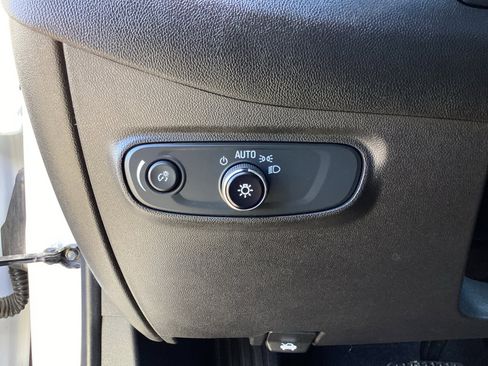 Used 2022 Chevrolet Equinox LT image 32