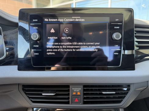 Used 2025 Volkswagen Jetta SE w/ Sunroof Package FWD image 22