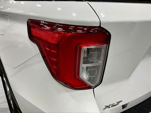 Used 2022 Ford Explorer XLT w/ Equipment Group 202A AWD/4WD image 23