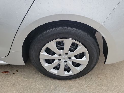 Used 2022 Toyota Corolla LE image 29