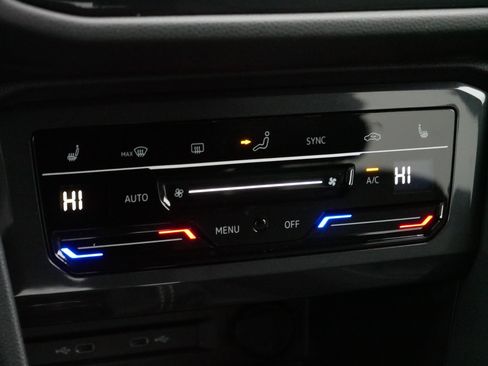 Certified 2024 Volkswagen Tiguan SE R-Line image 23