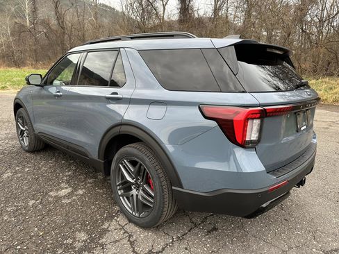 New 2026 Ford Explorer ST-Line w/ ST-Line Street Pack image 5