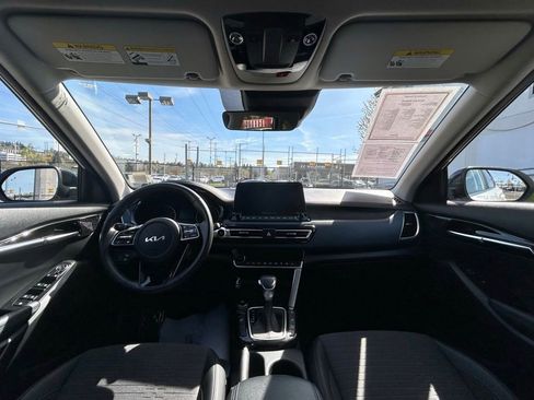 Used 2023 Kia Seltos S w/ Navigation Package AWD/4WD image 17