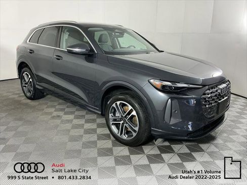 Used 2025 Audi Q5 Premium w/ 19" Wheel Package AWD/4WD image 2