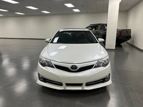 Used 2012 Toyota Camry SE FWD image 2