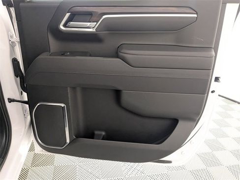 Certified 2025 GMC Sierra 1500 SLT image 31