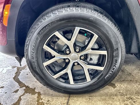 Used 2025 Jeep Grand Cherokee Limited image 33