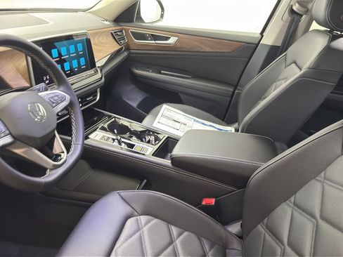 New 2026 Volkswagen Atlas SE image 8