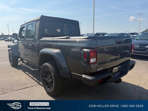 Used 2023 Jeep Gladiator Sport AWD/4WD image 6