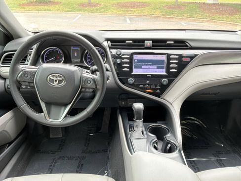 Used 2020 Toyota Camry SE w/ Convenience Package FWD image 28