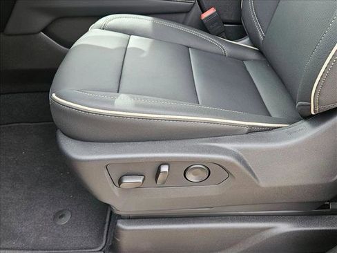 New 2026 Chevrolet Suburban Premier image 4